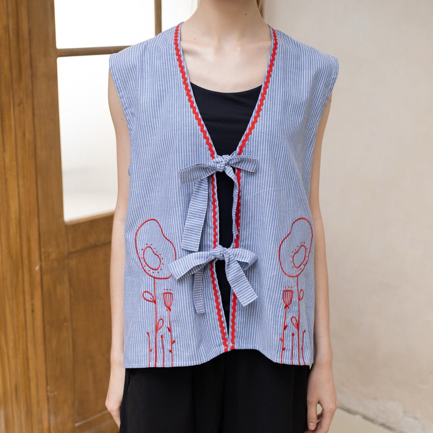 Froyo Embro Vest - Dark Blue