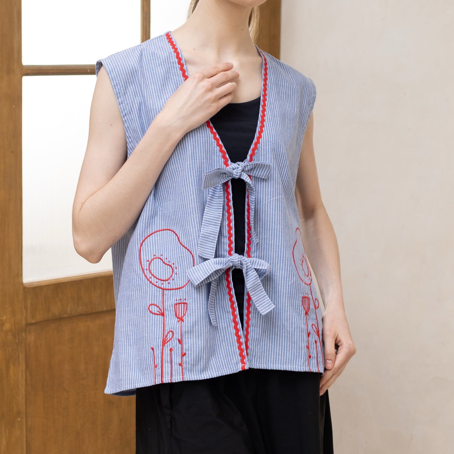 Froyo Embro Vest - Dark Blue