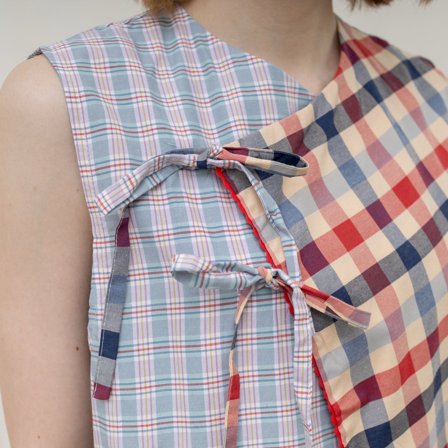 Belle Vest Red